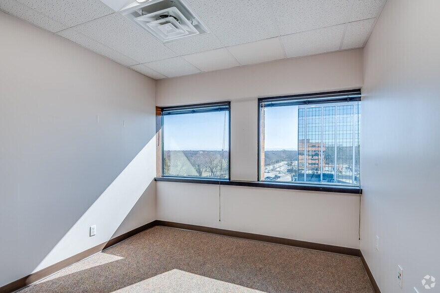 More Photos Of 2675 N Mayfair Rd, Wauwatosa Office For Lease