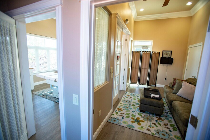 More Photos Of 2110 Railroad Ave, Redding Medical For Sale