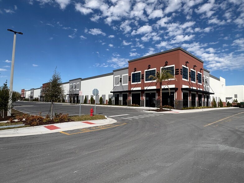 More Photos Of 603 Hennis Rd, Winter Garden Unknown For Lease