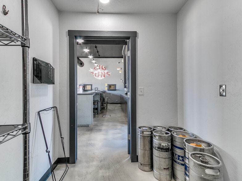 More Photos Of 504 Stinson St, Norman Convenience Store For Sale