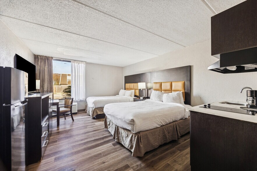 More Photos Of 925 Highway 332, Lake Jackson Hotel For Sale
