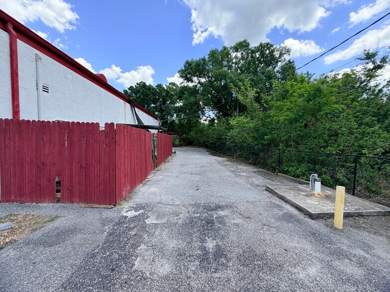 More Photos Of 18843 N US Highway 41, Lutz Office For Sale