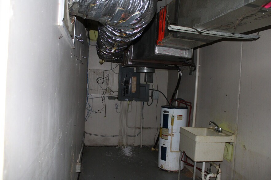 More Photos Of 3178 Hartford Hwy, Dothan Service Station For Lease