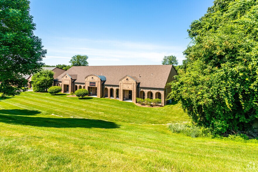 More Photos Of 11 Millpond Dr, Lafayette Flex For Lease