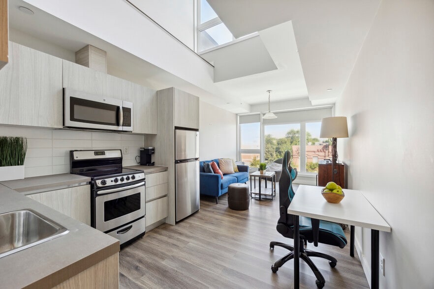 More Photos Of 335 College St, Toronto Apartments For Sale