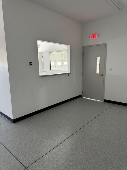 More Photos Of 16001 Boyle Lane, Evansville Warehouse For Lease