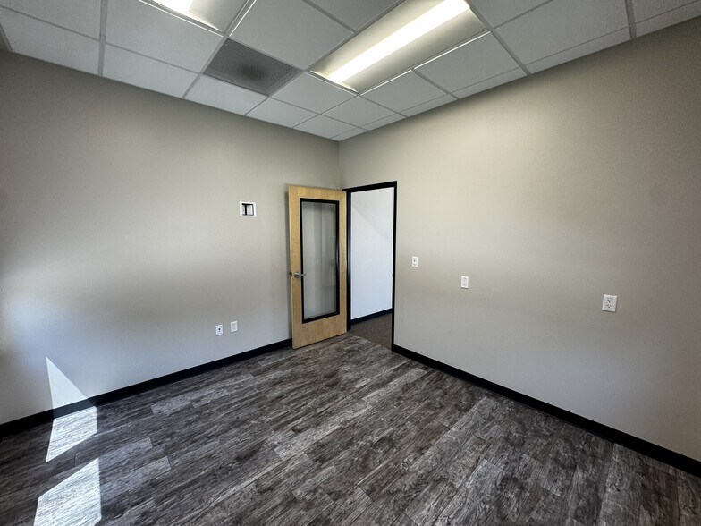 More Photos Of 1625 Williams Dr, Georgetown Unknown For Lease