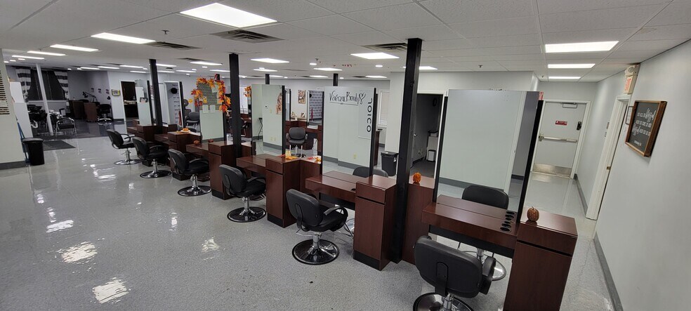 More Photos Of 2300 Greene Way, Louisville Office For Sale