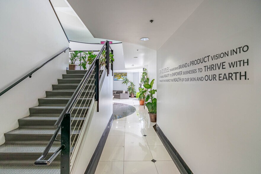 More Photos Of 10443 Arminta St, Sun Valley Warehouse For Sale