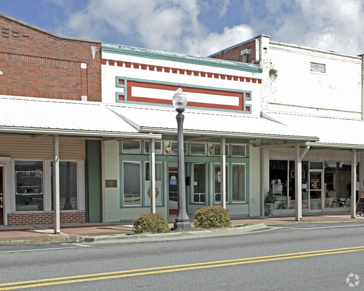 More Photos Of 125 Main St W, Hartselle Storefront For Sale