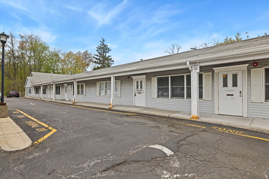 More Photos Of 500 New Hempstead Rd, New City Medical For Sale