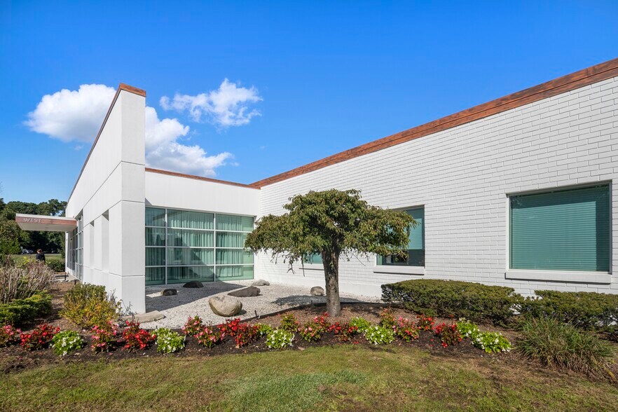 More Photos Of 305 W Grand Ave, Montvale Medical For Lease