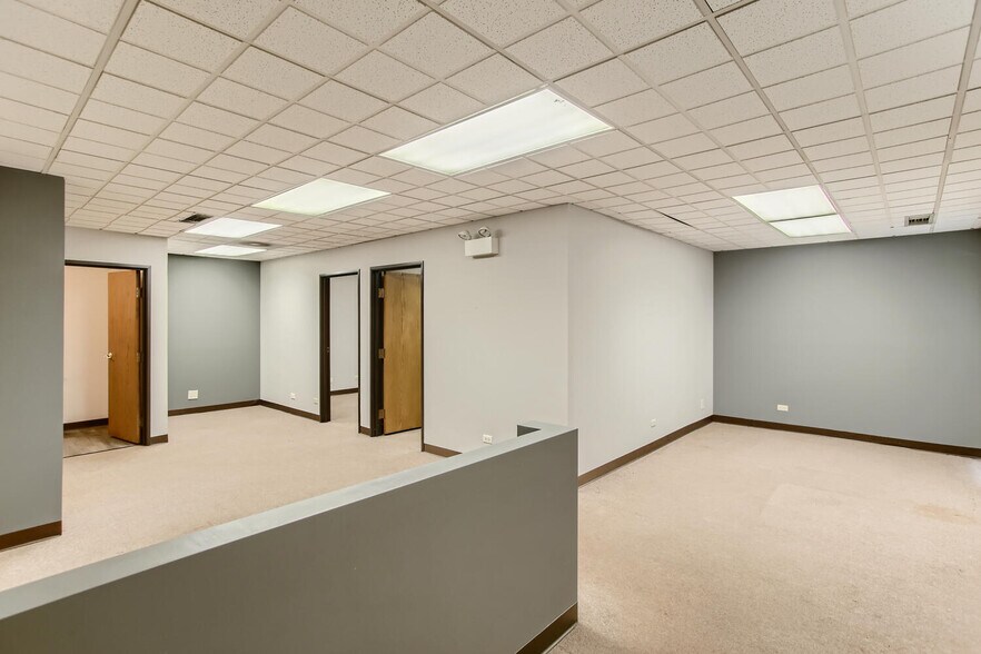 More Photos Of 415 E Golf Rd, Arlington Heights Office For Lease