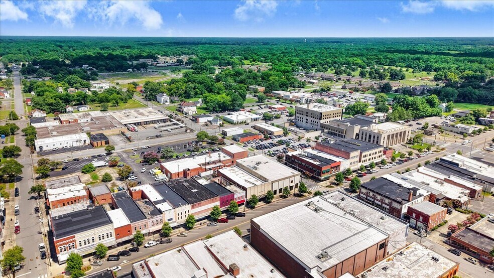 More Photos Of 111 N Queen St, Kinston Storefront For Sale