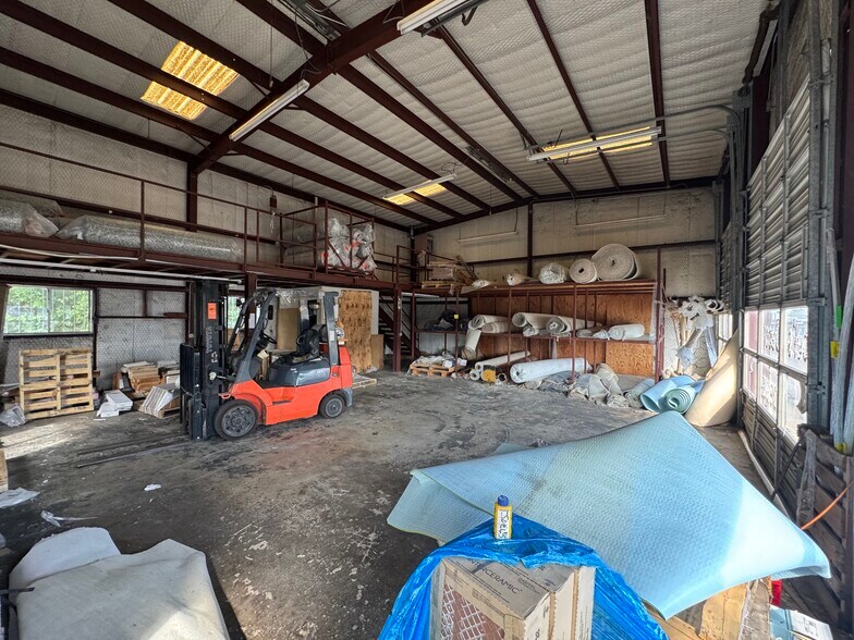 More Photos Of 1900 Crockett Rd, Palestine Storefront For Sale