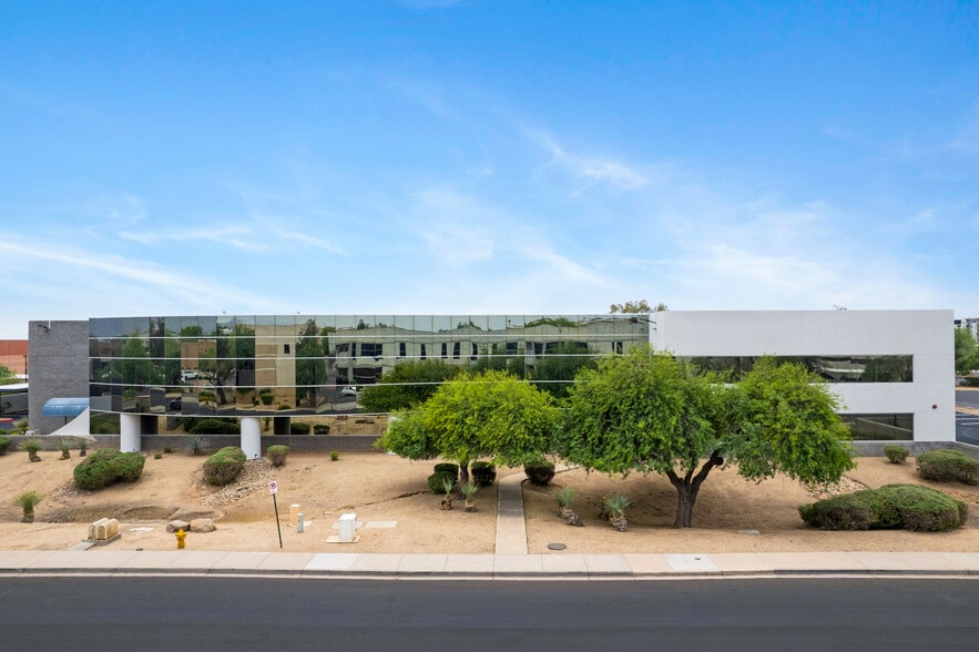 More Photos Of 7543 E Tierra Buena Ln, Scottsdale Distribution For Sale