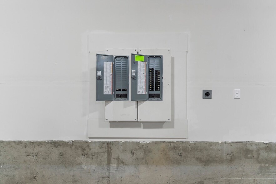 More Photos Of 3383 W Daugharty Loop, Hayden Warehouse For Lease