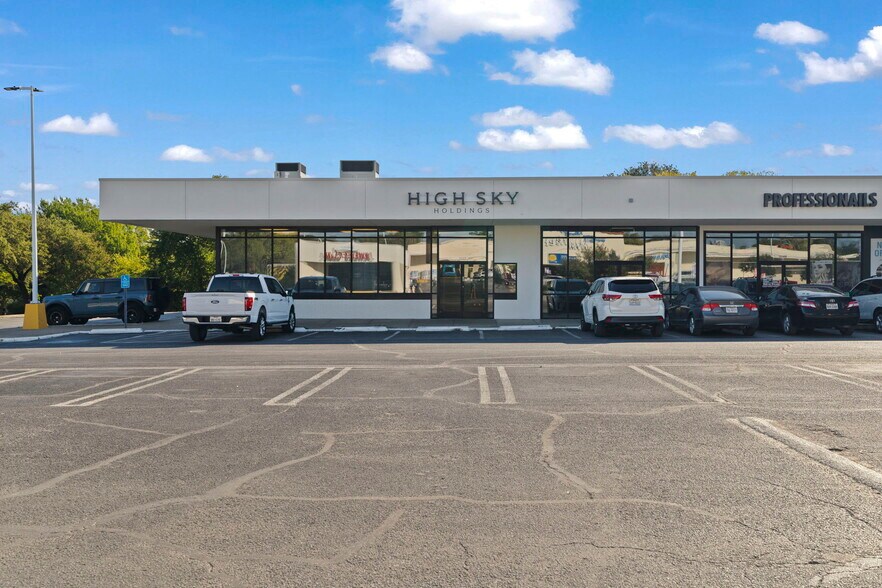 More Photos Of 3511-3563 S Hills Ave, Fort Worth Unknown For Lease