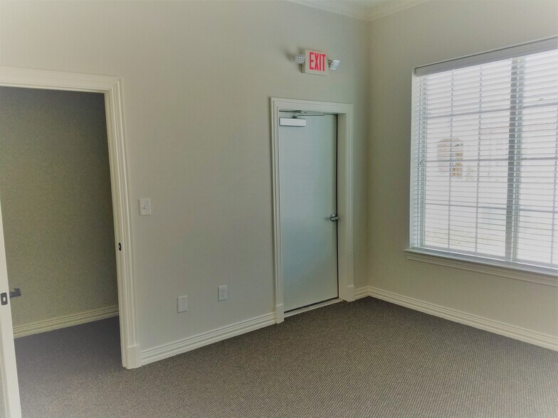 More Photos Of 8668 John Hickman Pky, Frisco Medical For Lease