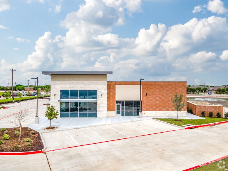 More Photos Of 2401 Little Elm Pkwy, Little Elm General Retail For Lease