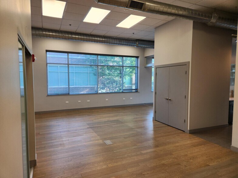 More Photos Of 2638 Patriot Blvd, Glenview Office For Lease