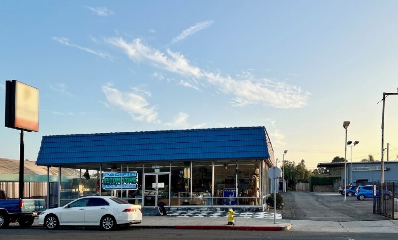 More Photos Of 1858 E Thompson Blvd, Ventura Auto Dealership For Lease