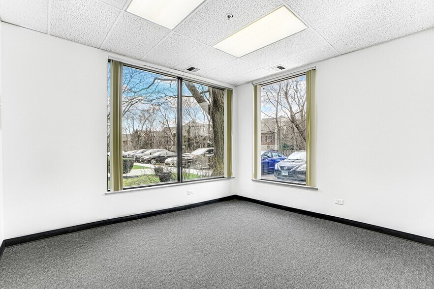 More Photos Of 700-728 S Milwaukee Ave, Wheeling Office For Lease