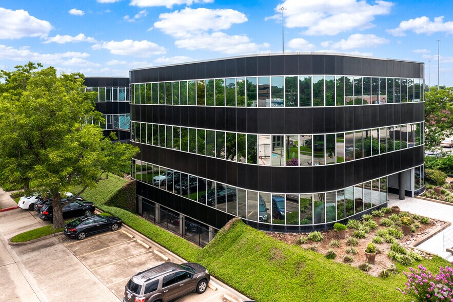 More Photos Of 8955 Katy Fwy, Houston Office For Lease