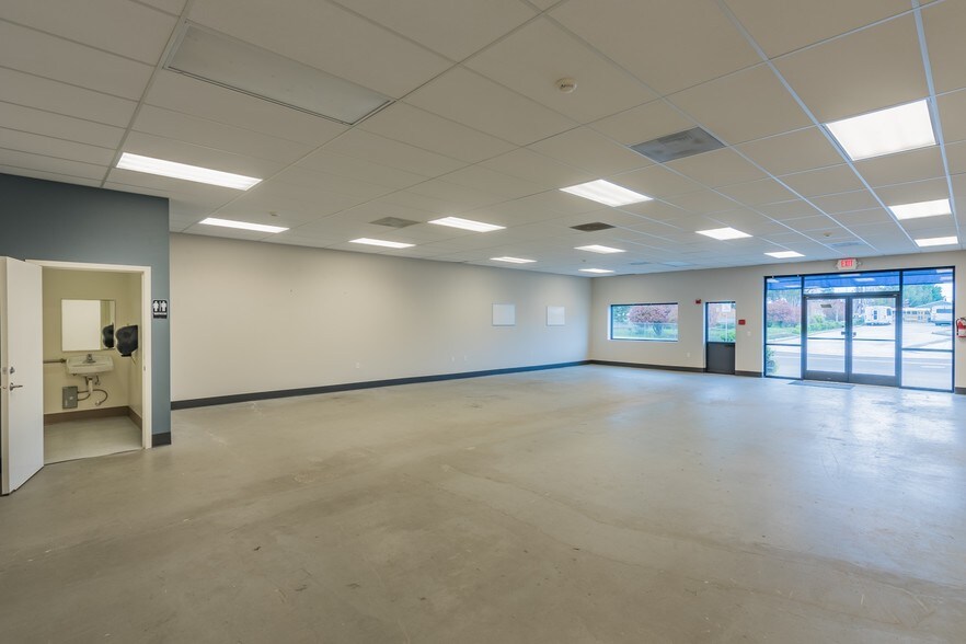 More Photos Of 830 SE 1st St, McMinnville Storefront Retail Office For Lease