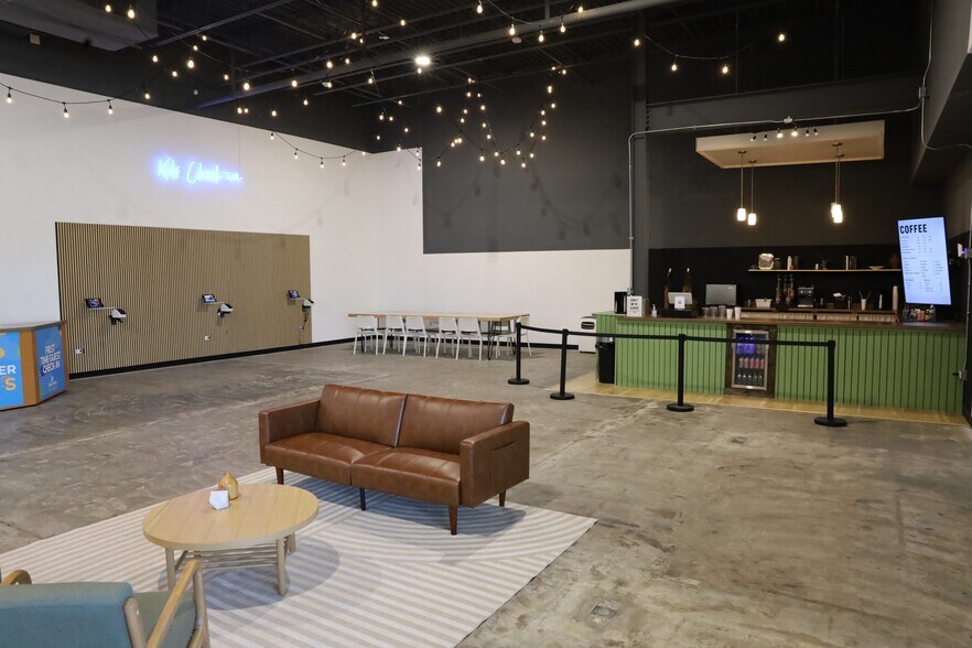 More Photos Of 2800 N Water St, Decatur General Retail For Sale