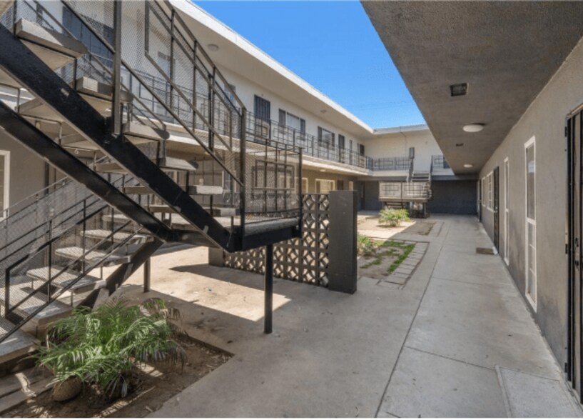 More Photos Of 1850 Gardenia Ave, Long Beach Apartments For Sale
