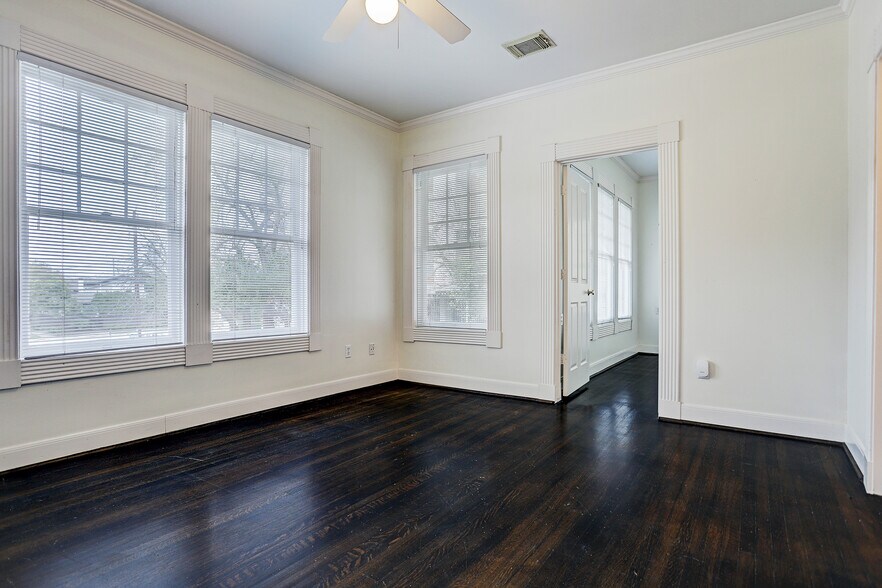 More Photos Of 1401 Castle Ct, Houston Office For Lease