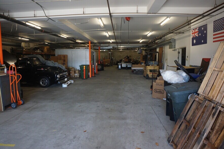 More Photos Of 15200 Mansel Ave, Lawndale Office For Lease