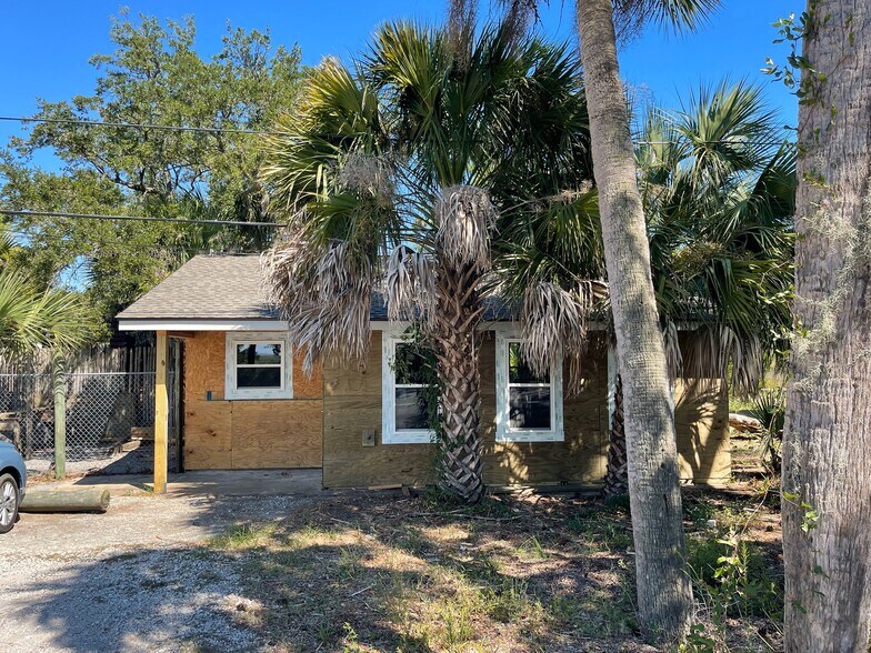 More Photos Of 2111 Sea Island Pky, Saint Helena Island General Retail For Sale