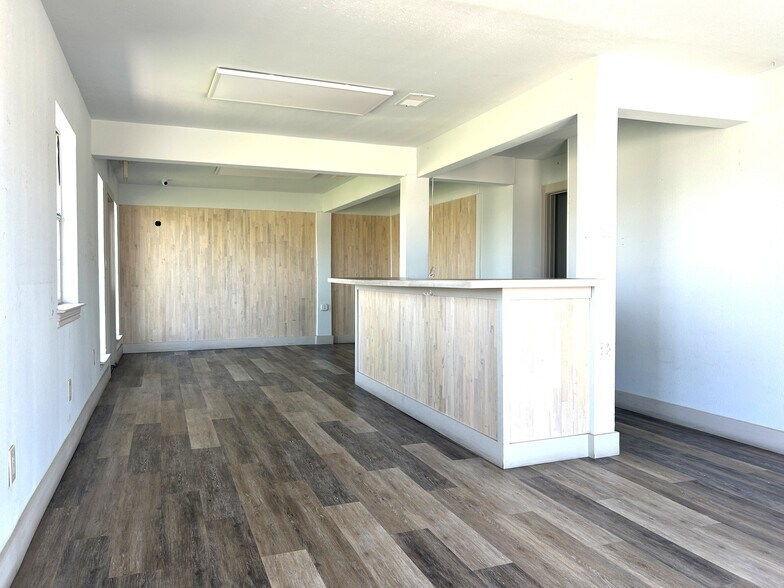 More Photos Of 400 Hwy 67 E, Alvarado Office For Sale