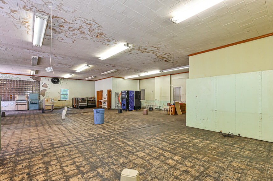 More Photos Of 242 Merchant St, Ambridge Warehouse For Sale
