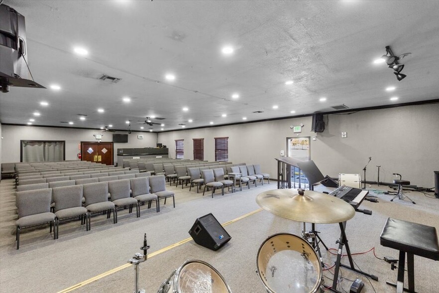 More Photos Of 11385 Cedar Ave, Bloomington Religious Facility For Sale
