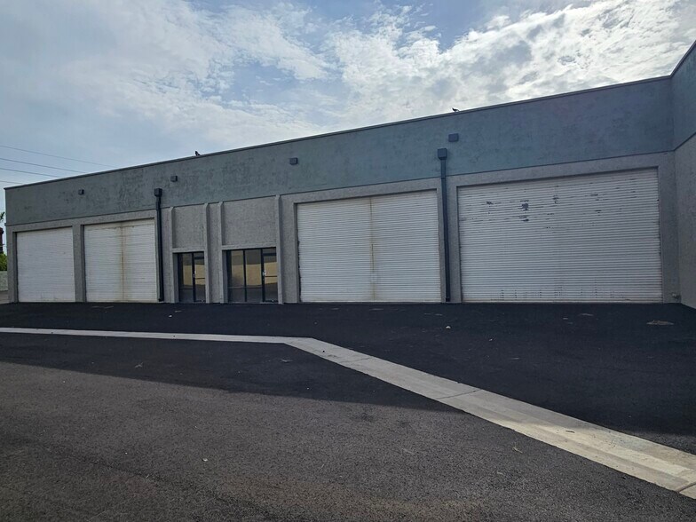 More Photos Of 8718 E McDowell Rd, Scottsdale Industrial For Sale