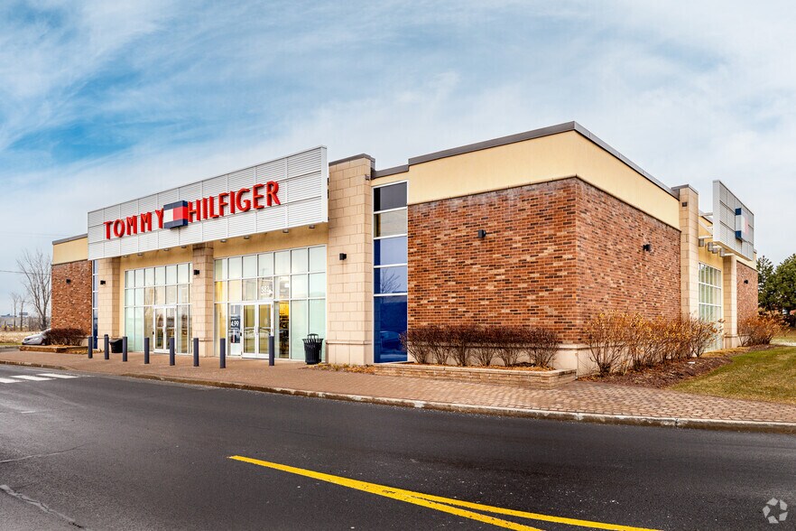 More Photos Of 582 Ch de Touraine, Boucherville Unknown For Lease