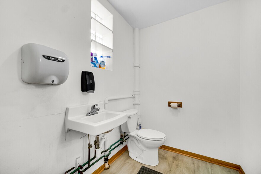 More Photos Of 7045 Calumet Ave, Hammond Light Distribution For Sale
