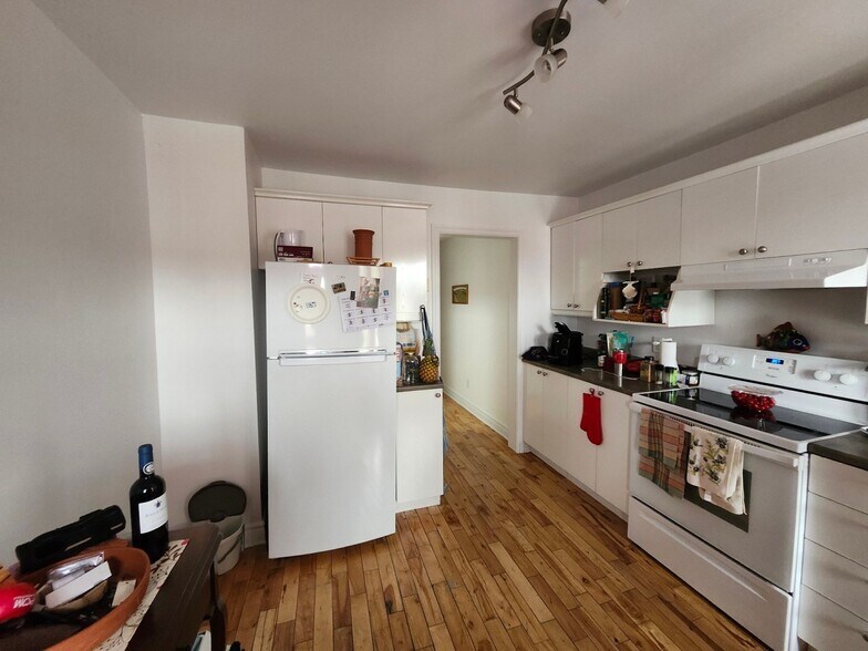 More Photos Of 301-307 Boul Du Havre, Salaberry-de-valleyfield Apartments For Sale