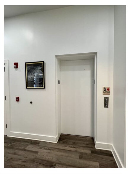 More Photos Of 438 S 3rd St, Louisville Office For Sale