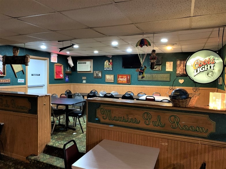 More Photos Of 917 Western Ave, Connersville Bar For Sale