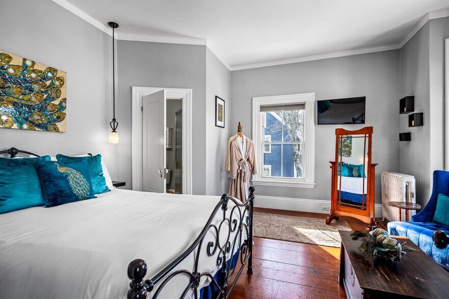 More Photos Of 82 Elm St, Camden Hospitality For Sale