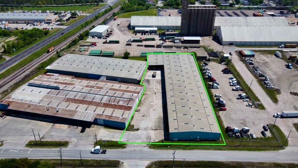 More Photos Of 5236 Fidelity St, Houston Warehouse For Lease