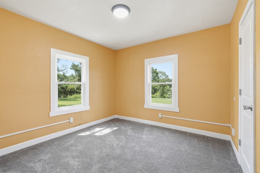 More Photos Of 10907 E 87th St, Raytown Multifamily For Sale