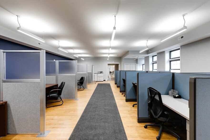 More Photos Of 424 E Grace St, Richmond Bank For Lease