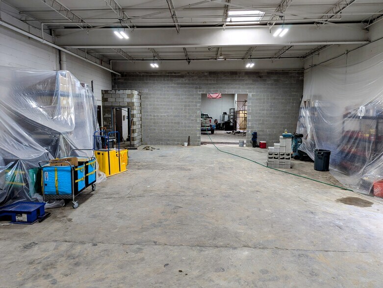 More Photos Of 115 E University Dr, Arlington Heights Warehouse For Sale