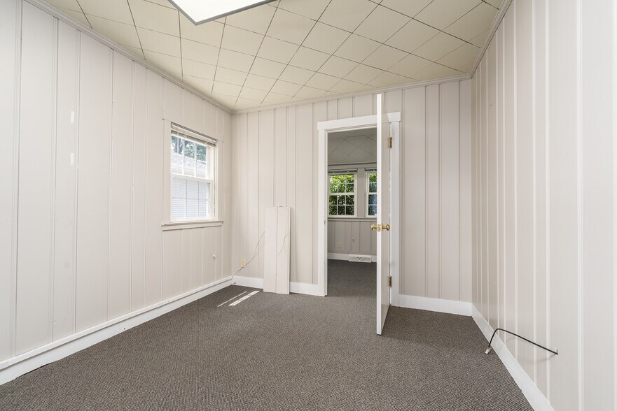 More Photos Of 1607 Chester Blvd, Richmond Office For Sale