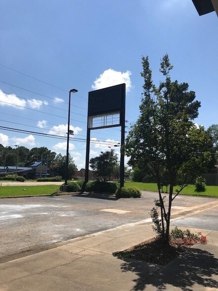 More Photos Of 2940 Bert Kouns Industrial Loop, Shreveport General Retail For Sale